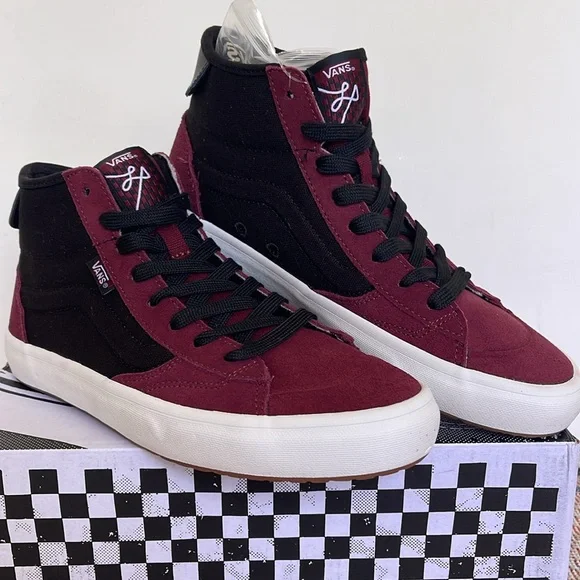 Vans WMNS The Lizzie Port/Black
VN0A4BX102Y
Sneakers - Picture 4 of 16